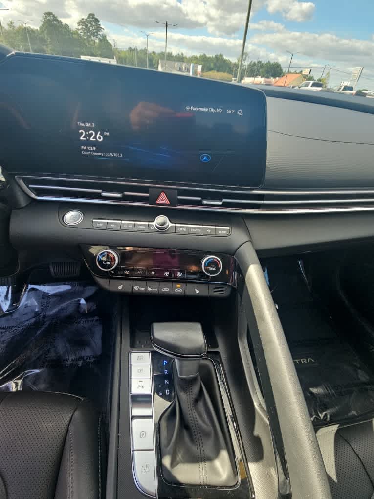 2024 Hyundai Elantra Limited photo 17