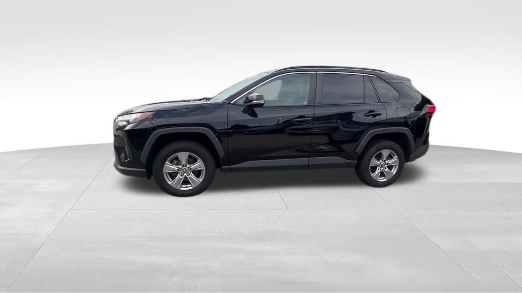 2022 Toyota RAV4 XLE photo 2
