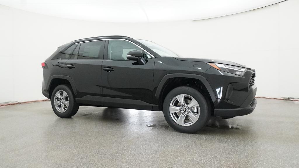2025 Toyota RAV4 XLE photo 25