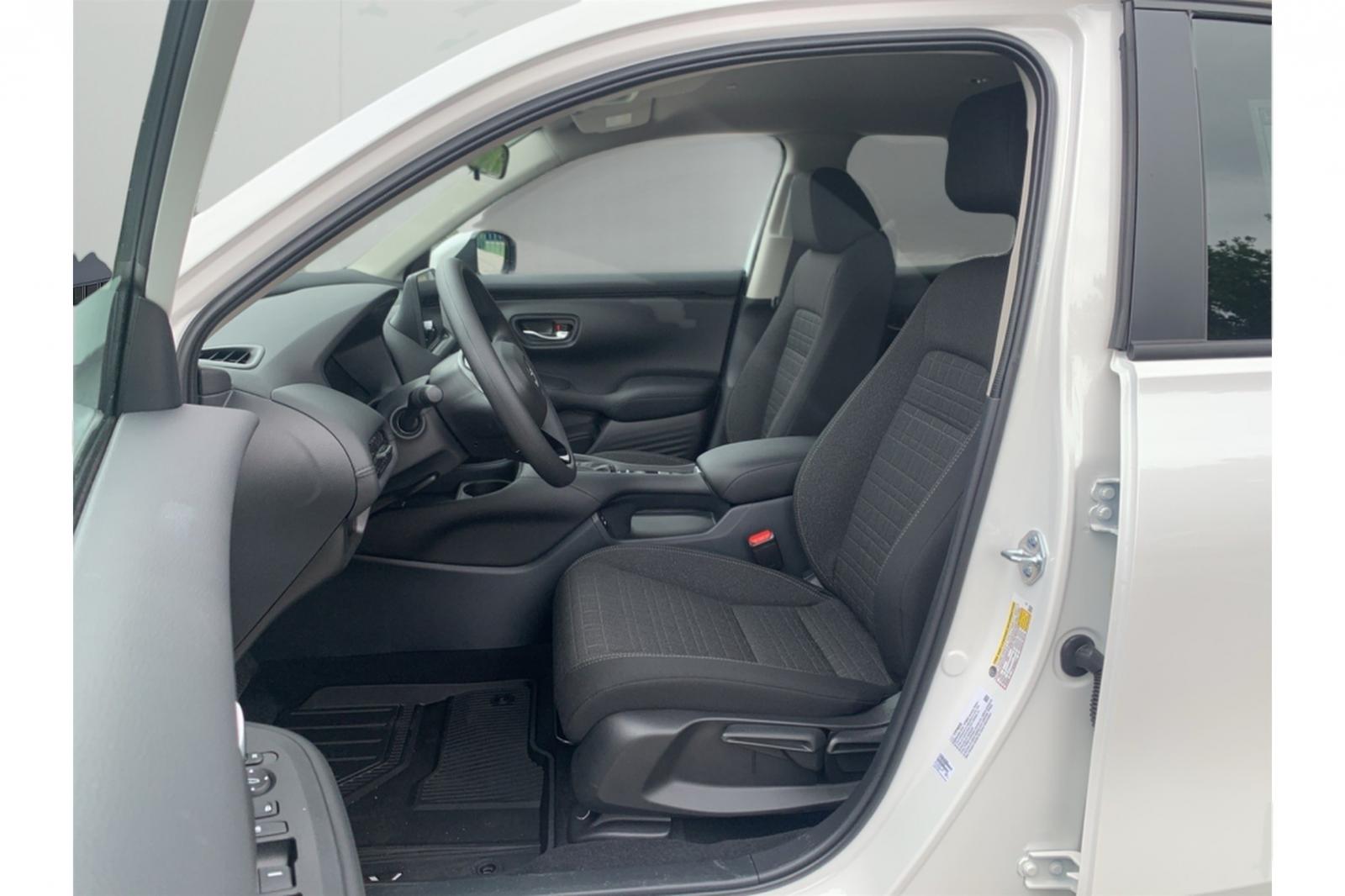 2026 Honda HR-V LX photo 4