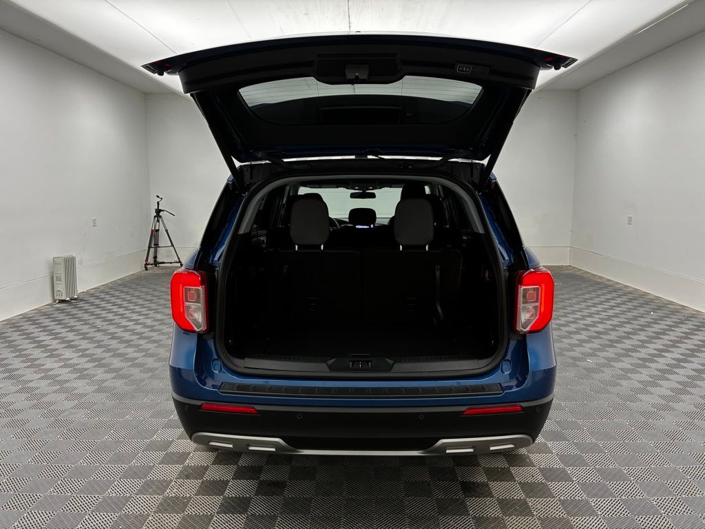 2023 Ford Explorer XLT photo 16