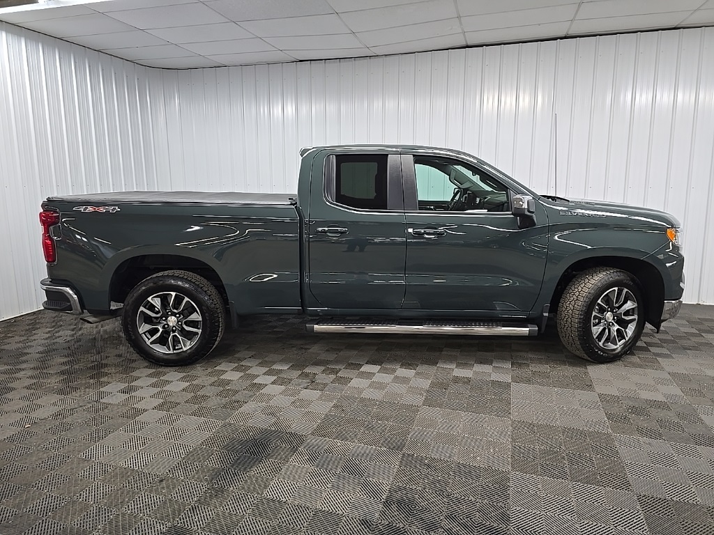 2025 Chevrolet Silverado 1500 LT photo 2