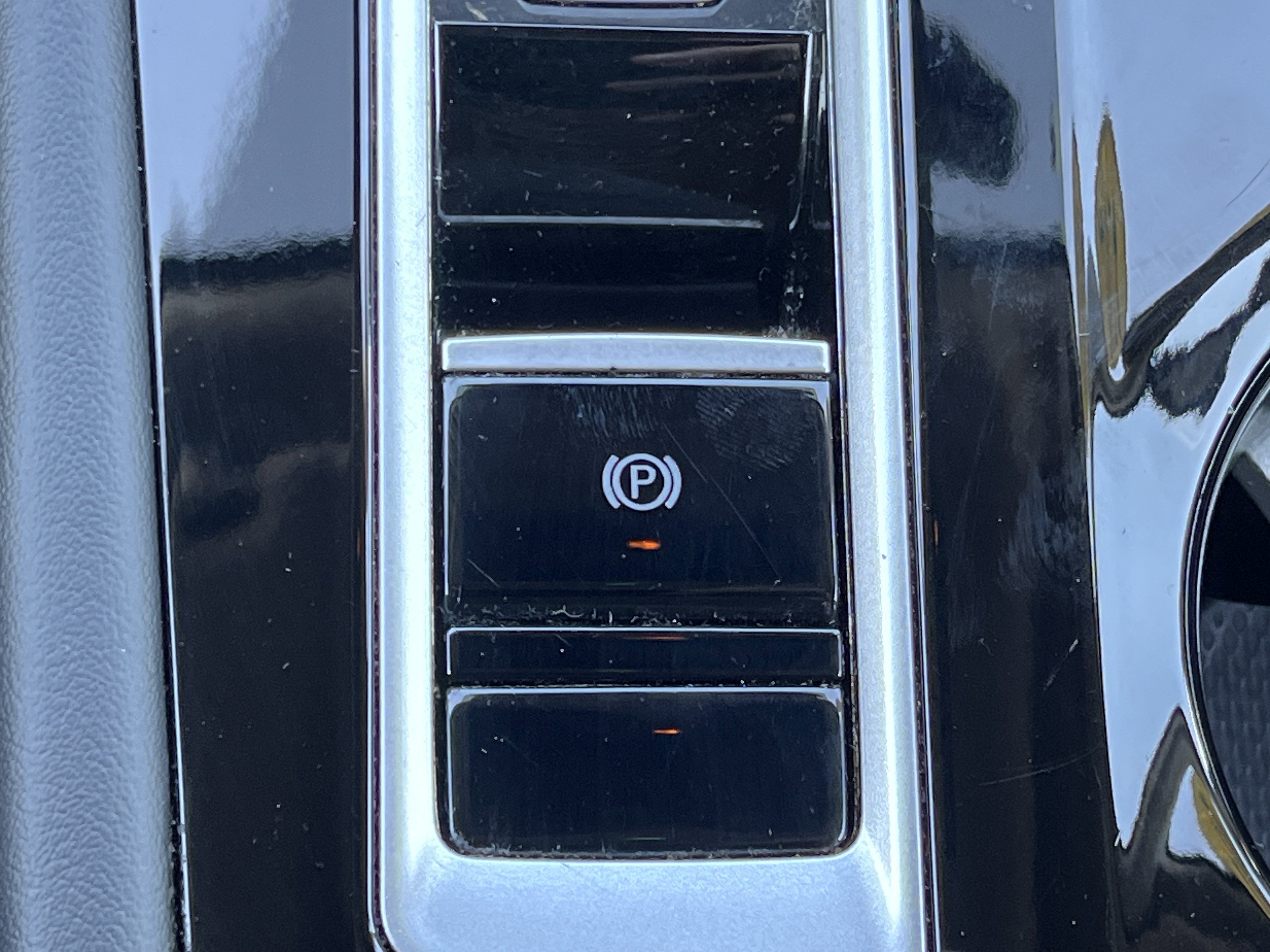 2024 Volkswagen Atlas SE Technology photo 4