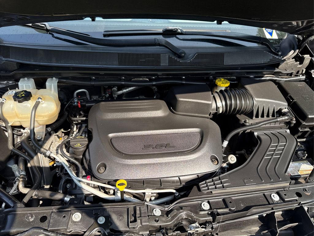 2020 Chrysler Voyager LXi photo 11