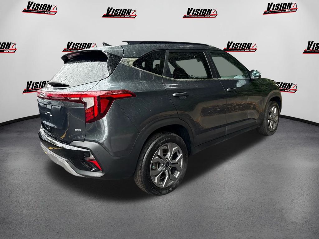 2024 Kia Seltos S photo 2