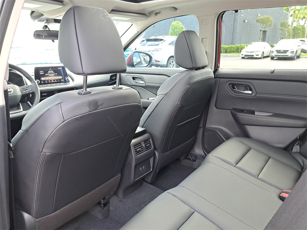 2026 Nissan Rogue SV photo 11