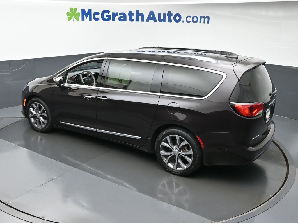 2017 Chrysler Pacifica Limited photo 21