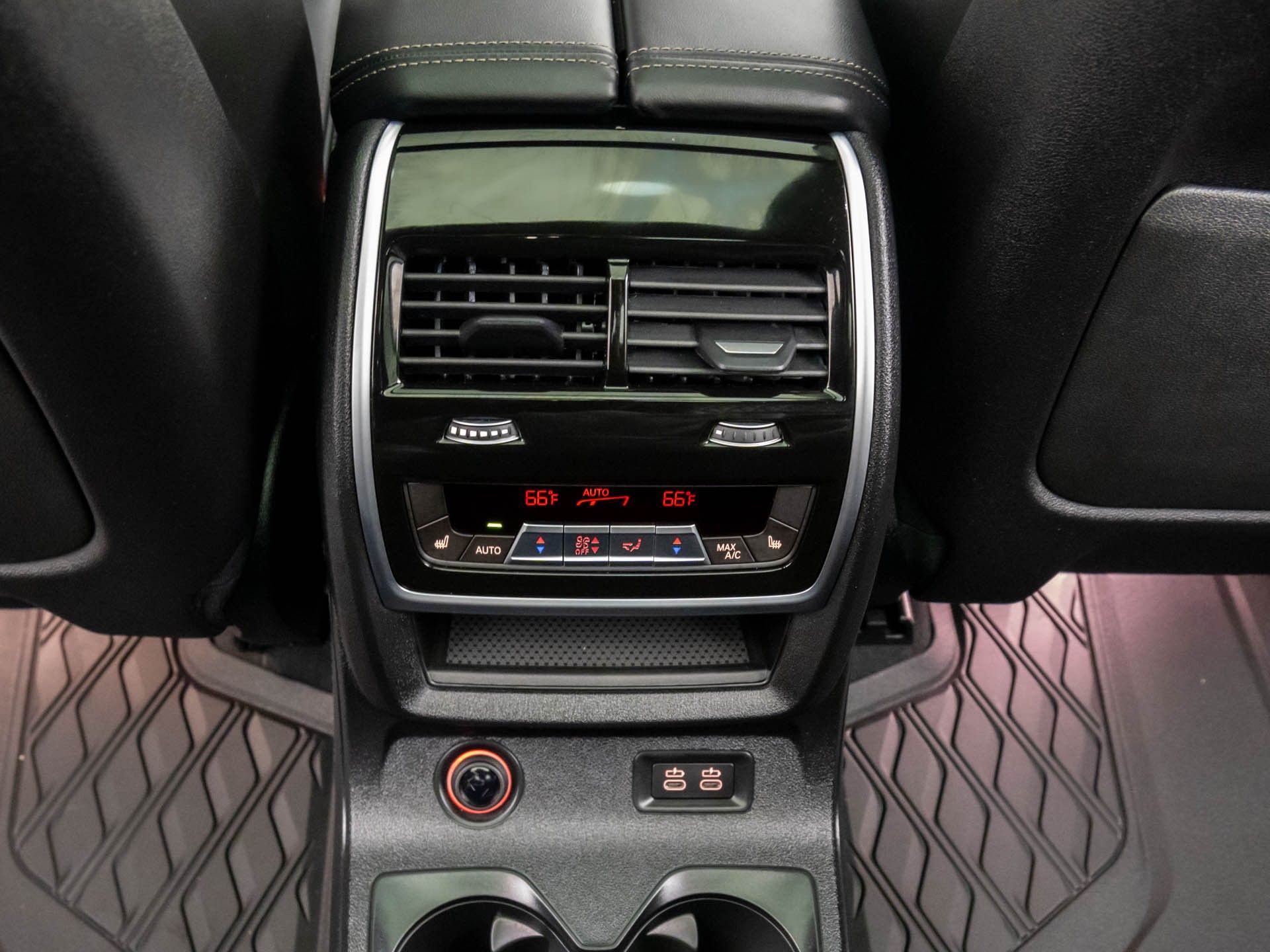 New 2026 Dravit Grey Metallic BMW M60i image 20