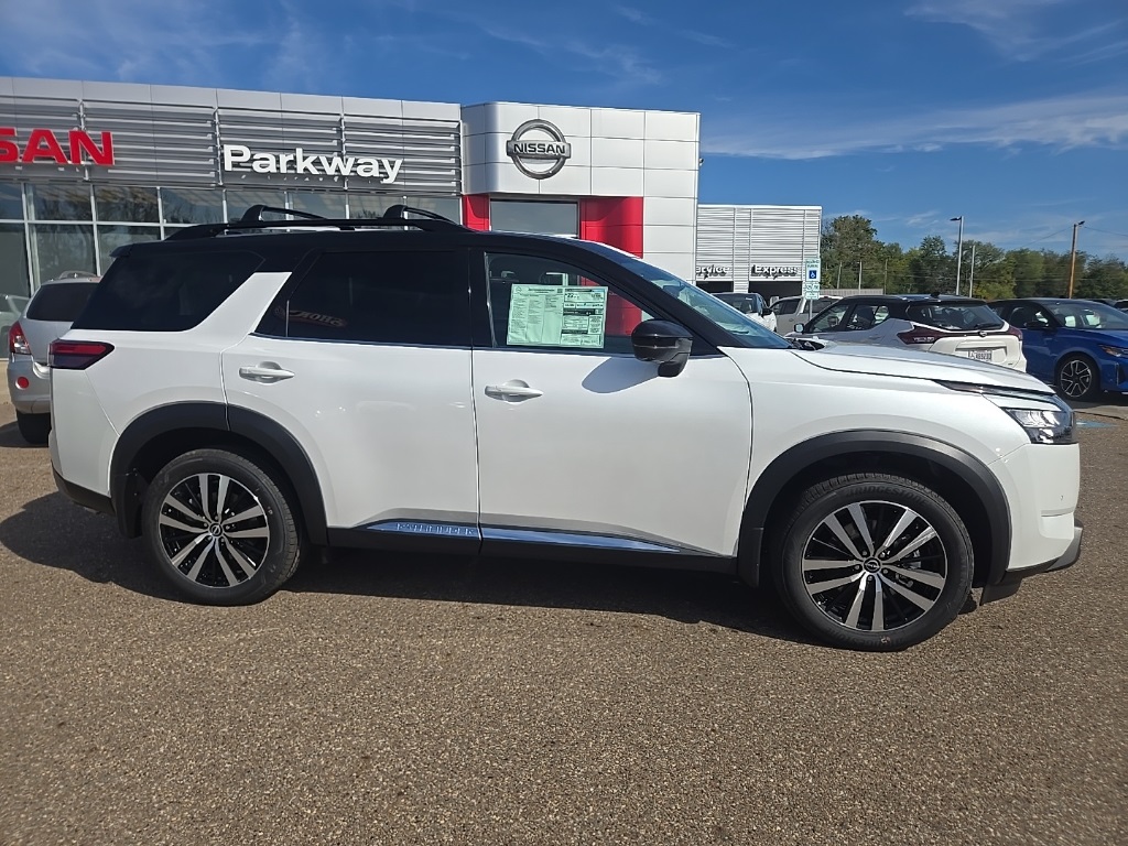 2025 Nissan Pathfinder Platinum photo 7