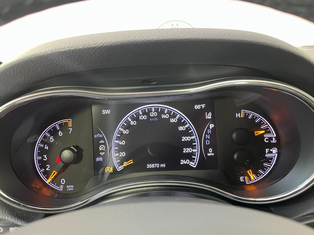 2021 Jeep Grand Cherokee Anniversary Edition photo 3