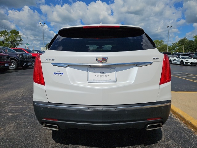 2017 Cadillac XT5 Luxury photo 3