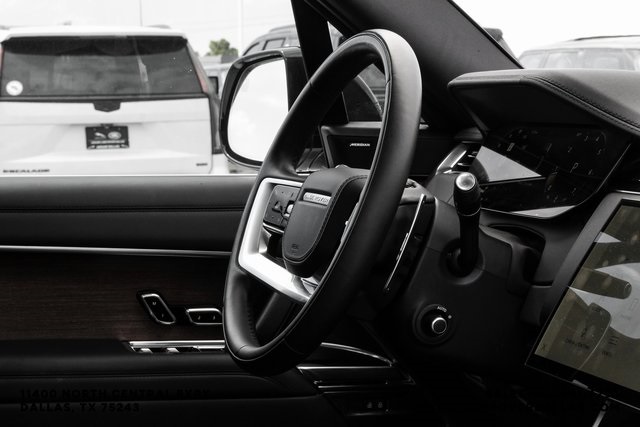 2023 Land Rover Range Rover SE photo 13