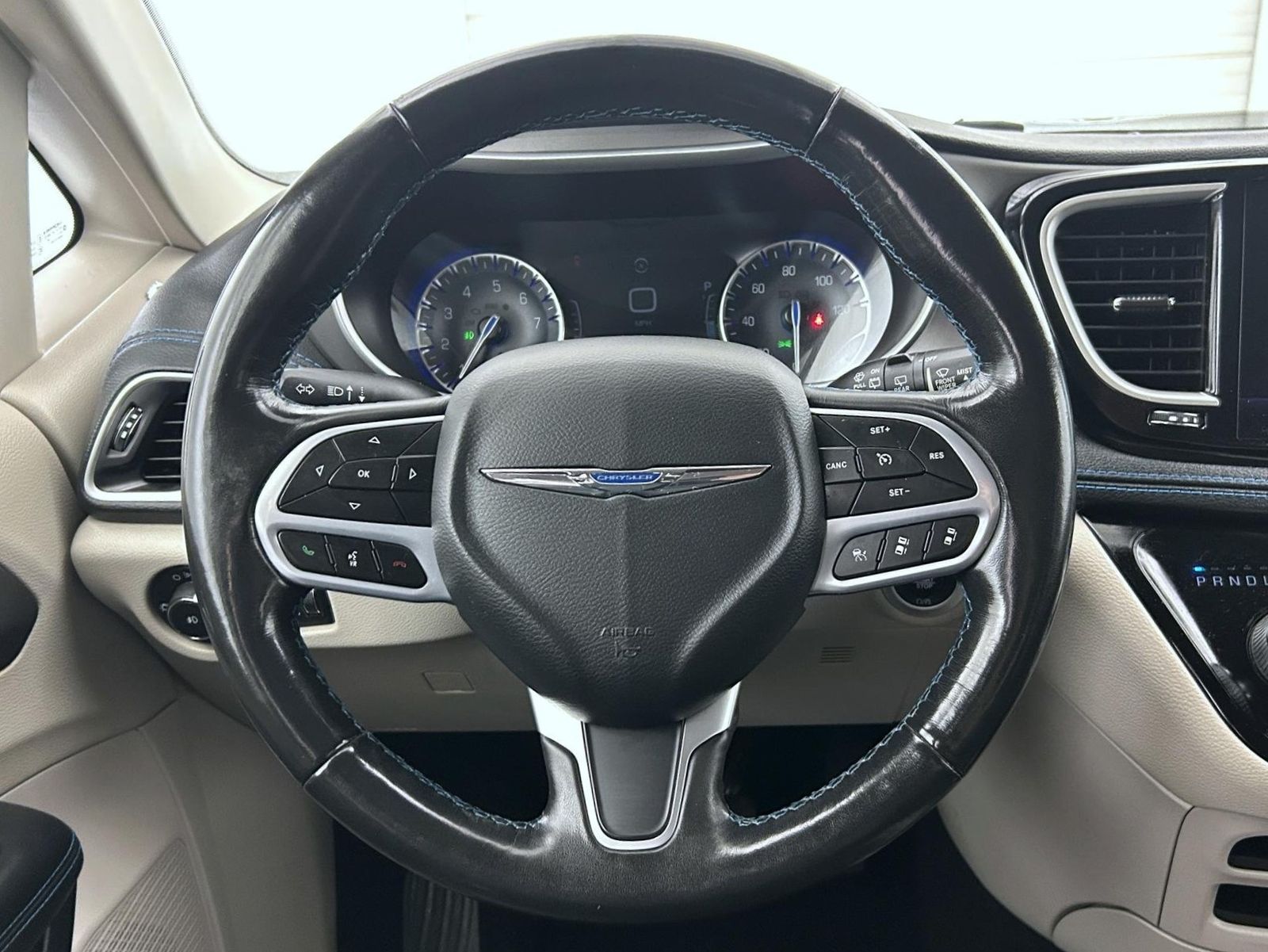 2021 Chrysler Pacifica Touring L photo 11