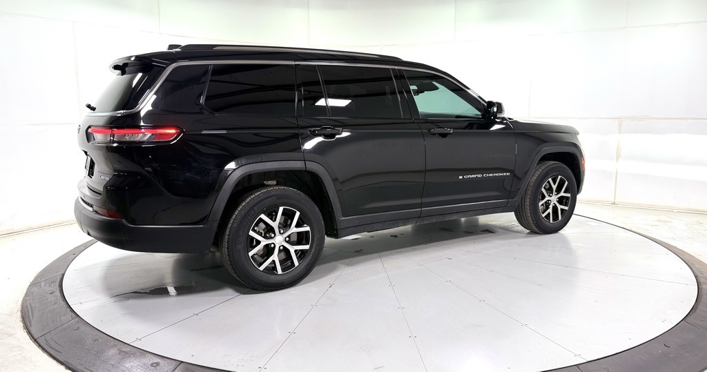 2023 Jeep Grand Cherokee Limited photo 3