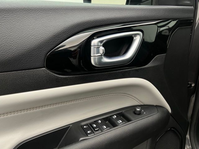 2023 Jeep Compass Limited photo 25