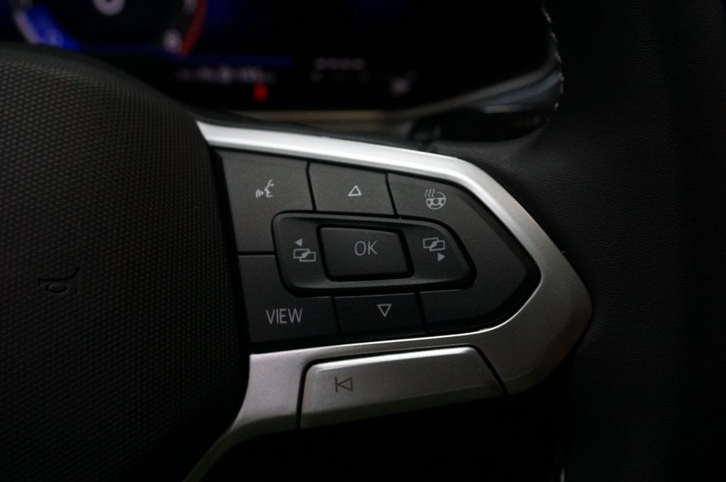 2025 Volkswagen Taos SE photo 18