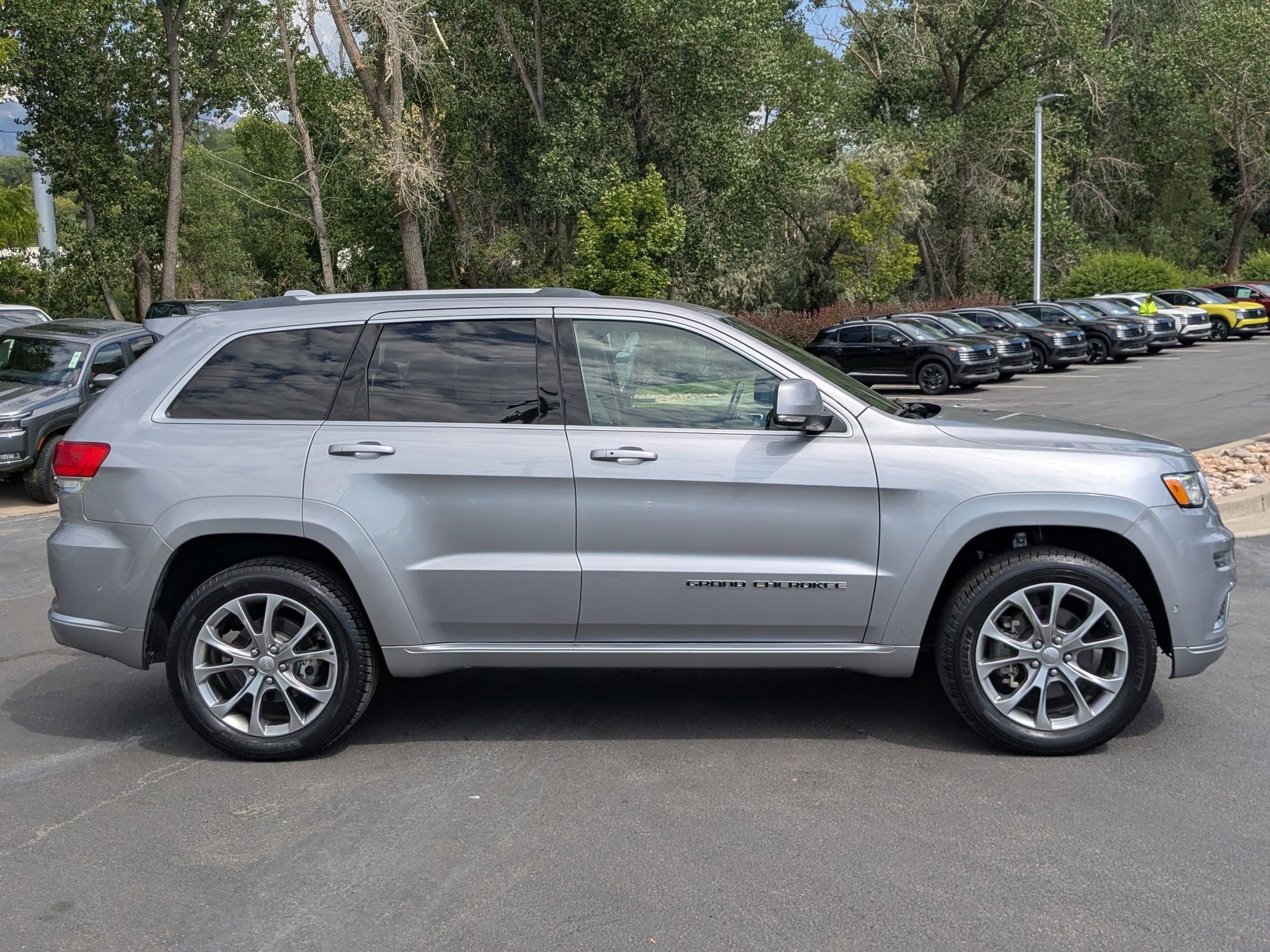 2021 Jeep Grand Cherokee Summit photo 2