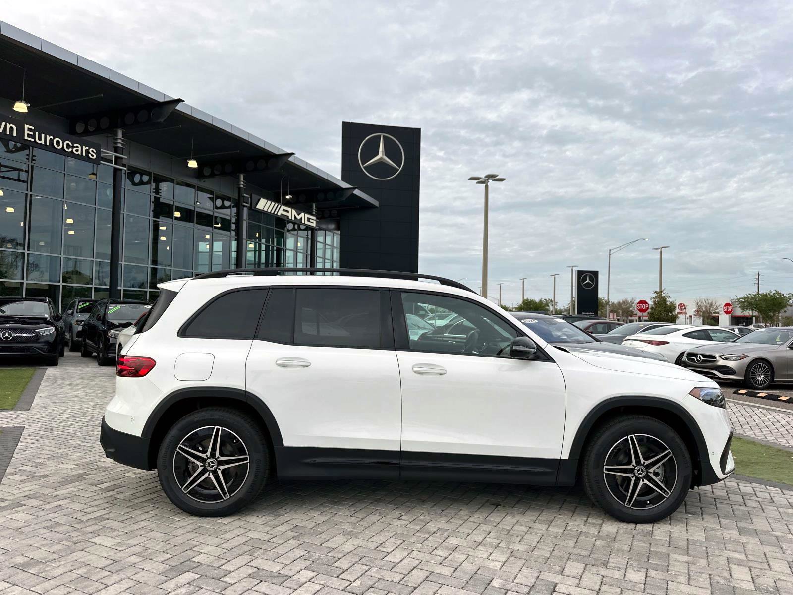 2024 Mercedes Benz EQB 300 4MATIC photo 3