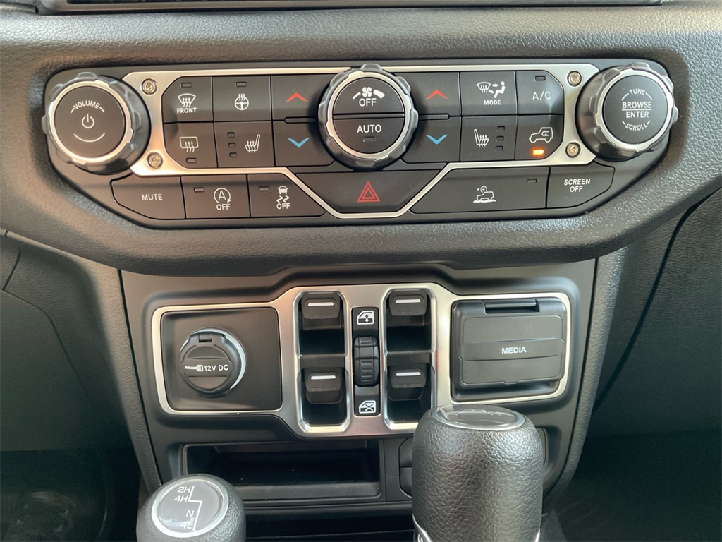 2025 Jeep Gladiator Sport S photo 26