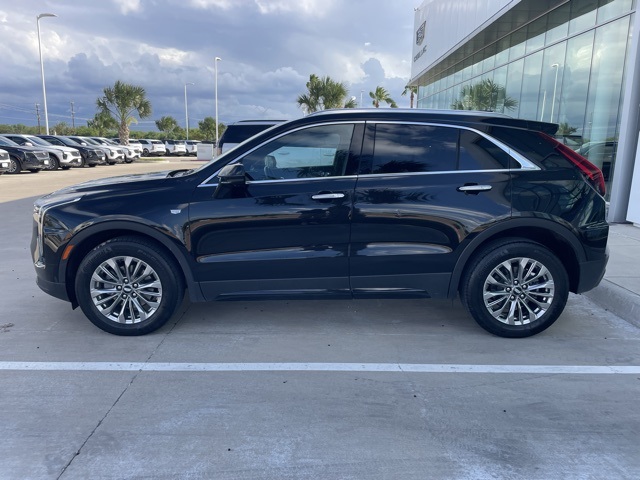 2025 Cadillac XT4 Premium Luxury photo 3
