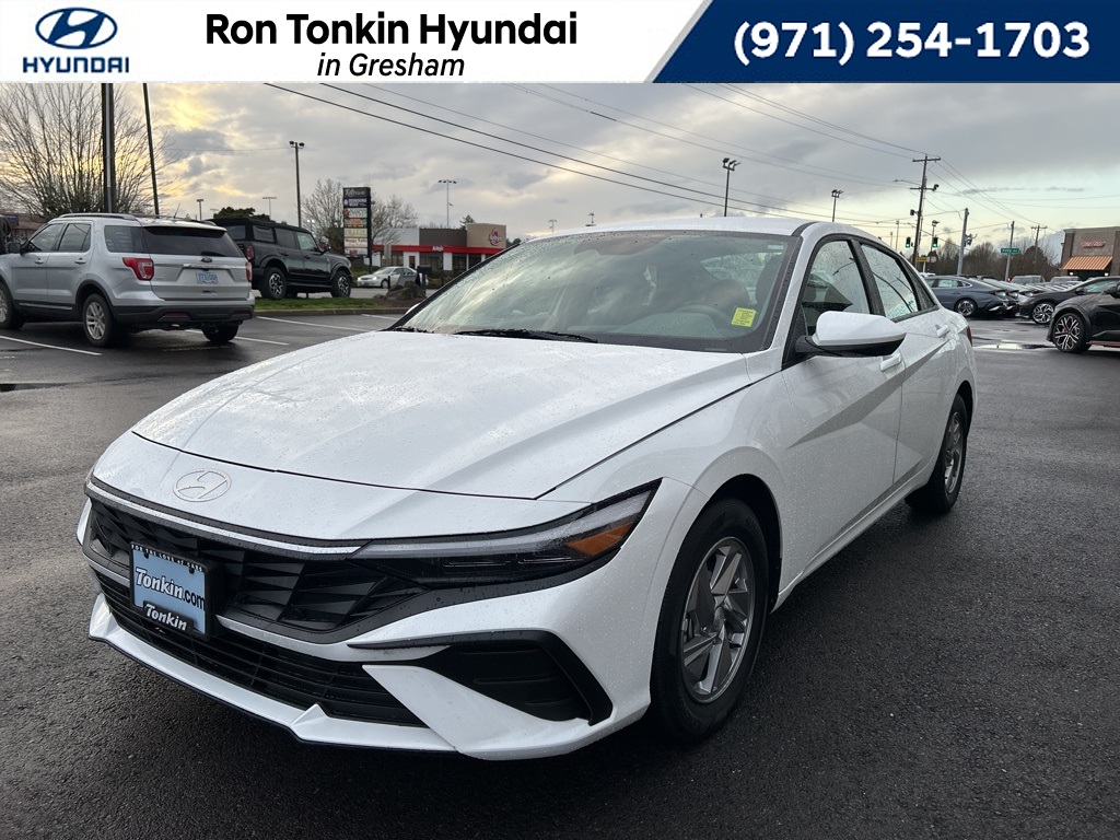 2024 Hyundai Elantra SE's photo