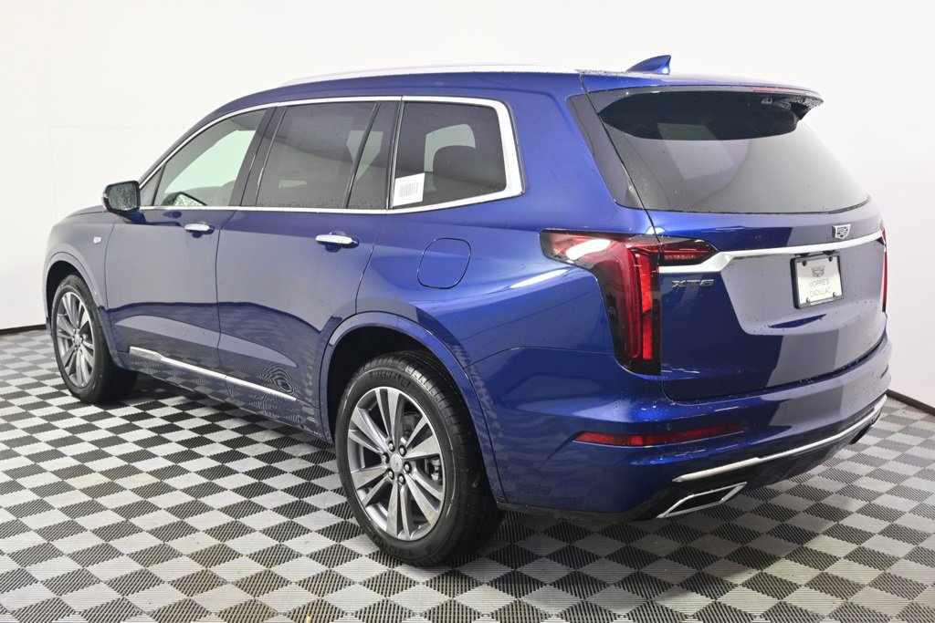 2025 Cadillac XT6 Premium Luxury photo 3