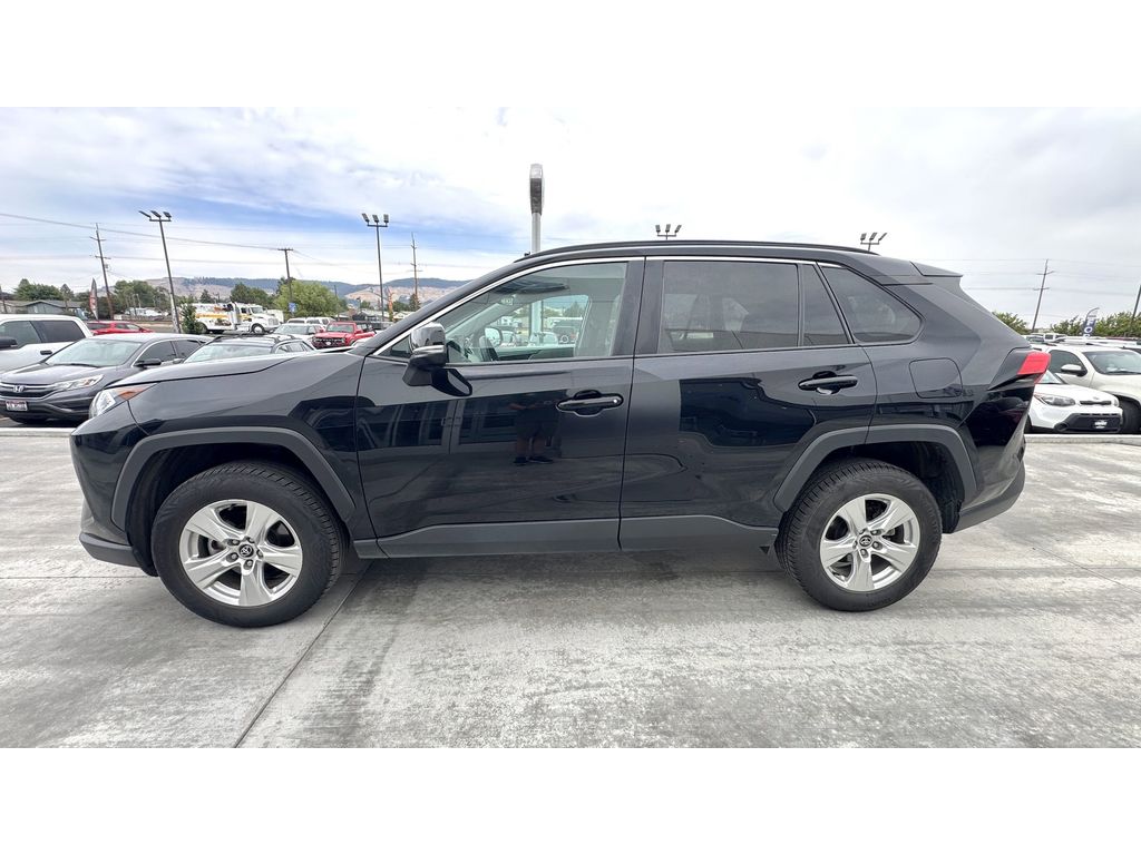 2020 Toyota RAV4 XLE photo 4