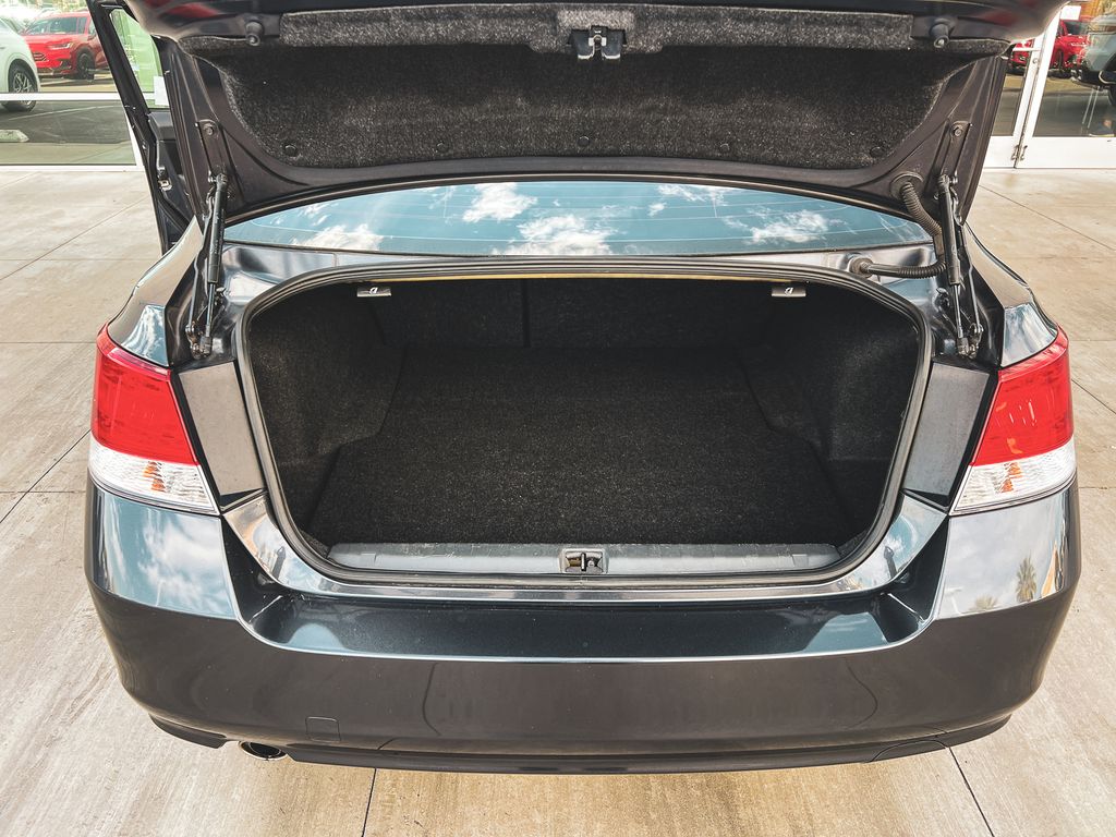 2013 Subaru Legacy 2.5i Premium photo 26