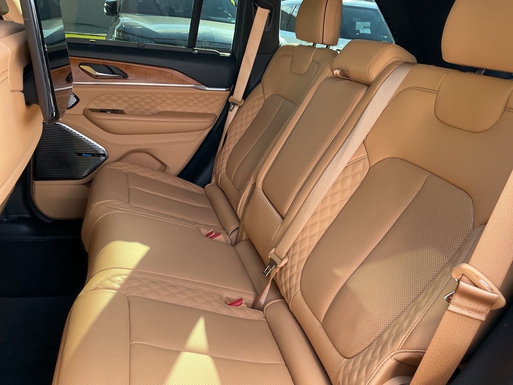 2024 Jeep Grand Cherokee Summit photo 25