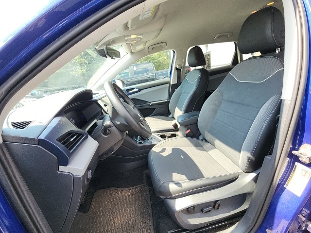 2023 Volkswagen Taos SE photo 7