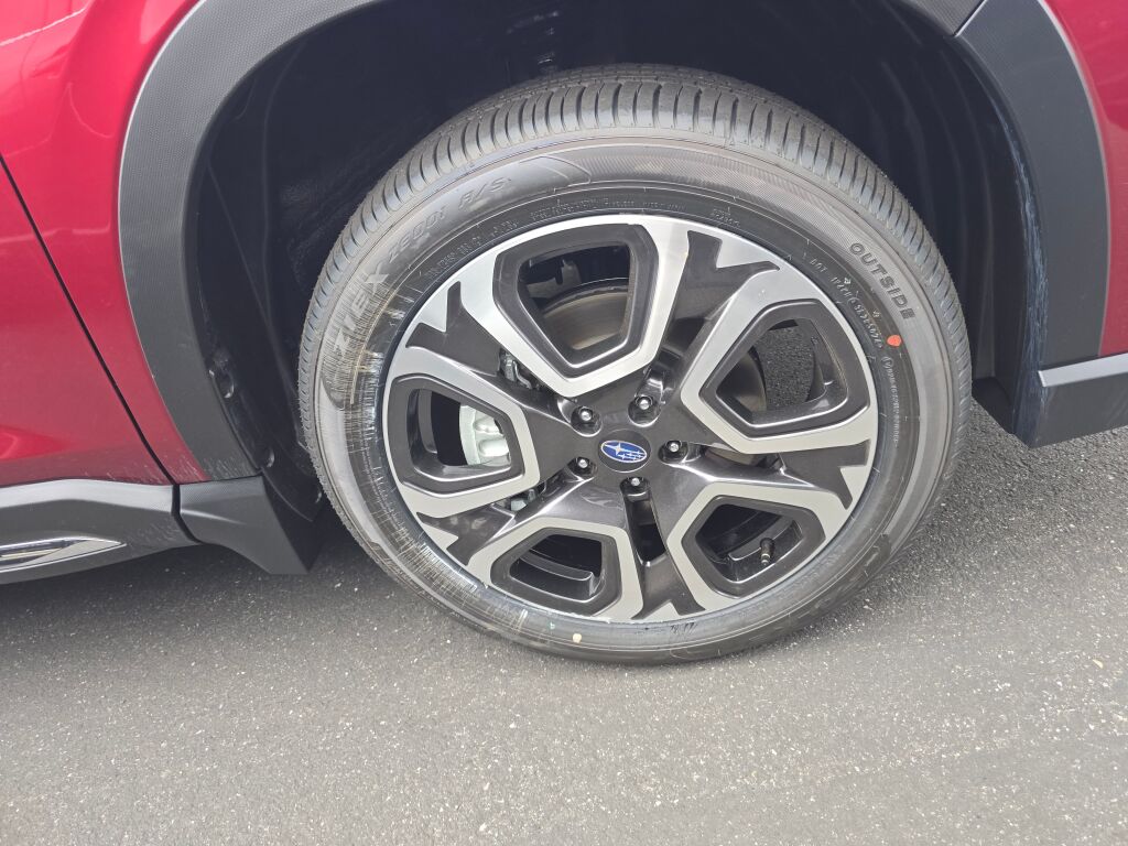 2025 Subaru Ascent Limited photo 3