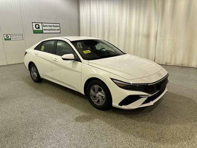 2025 Hyundai Elantra SE's photo