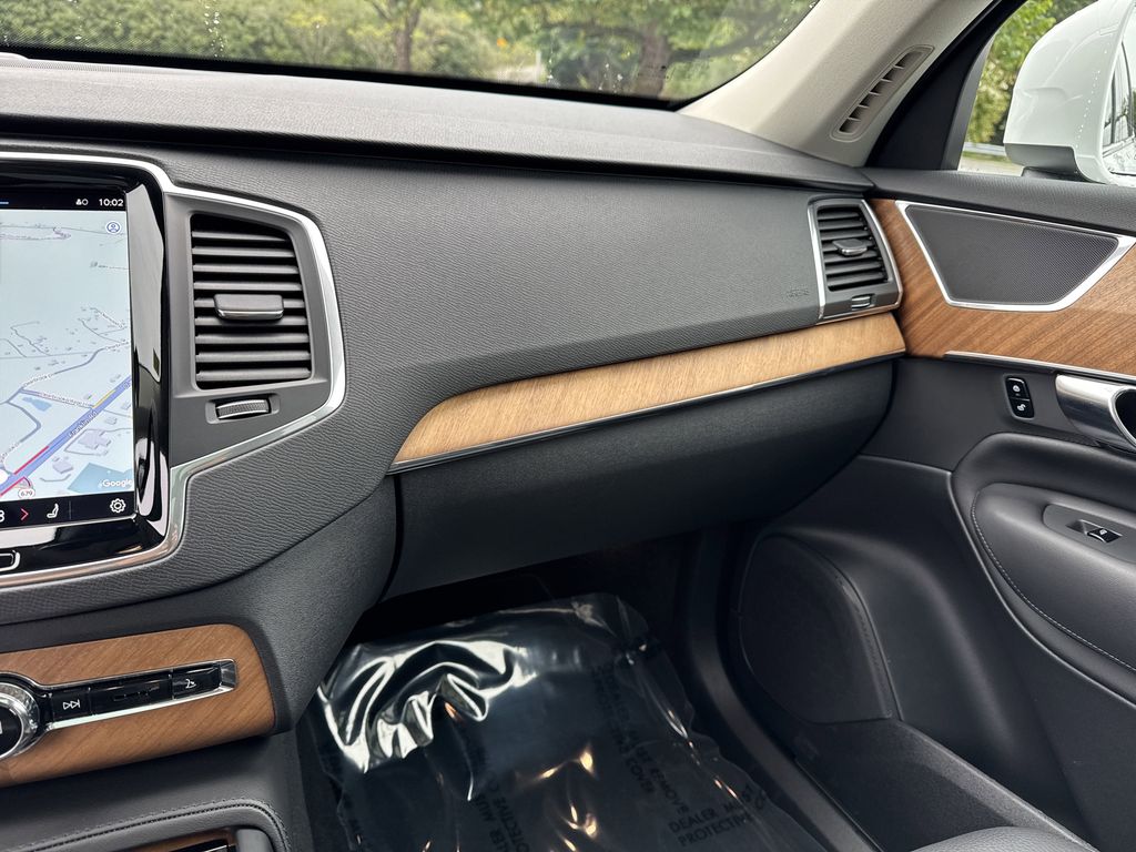 2025 Volvo XC90 Core photo 28