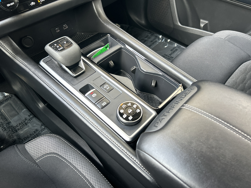 2024 Nissan Pathfinder SV photo 21