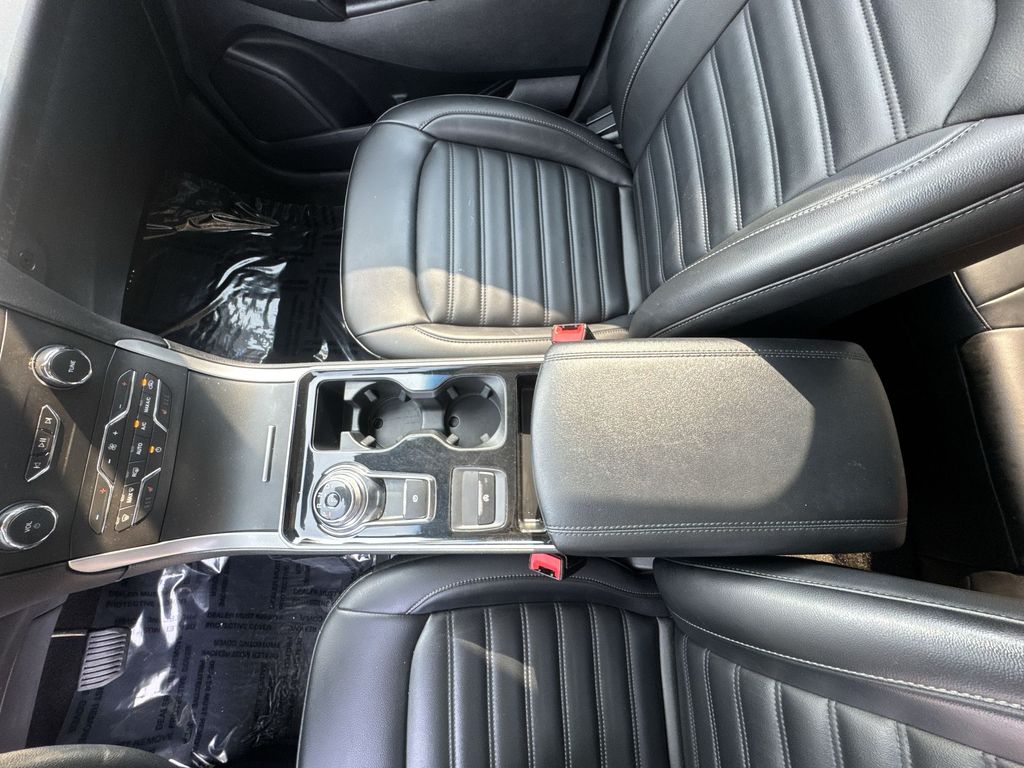 2020 Ford Edge SEL photo 19