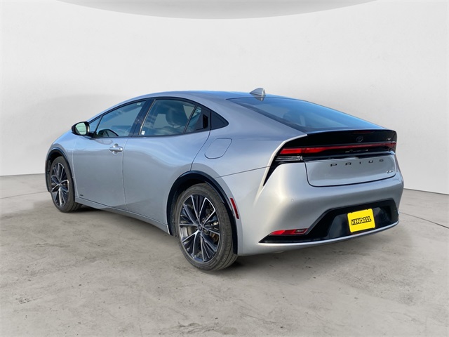 2024 Toyota Prius XLE photo 3