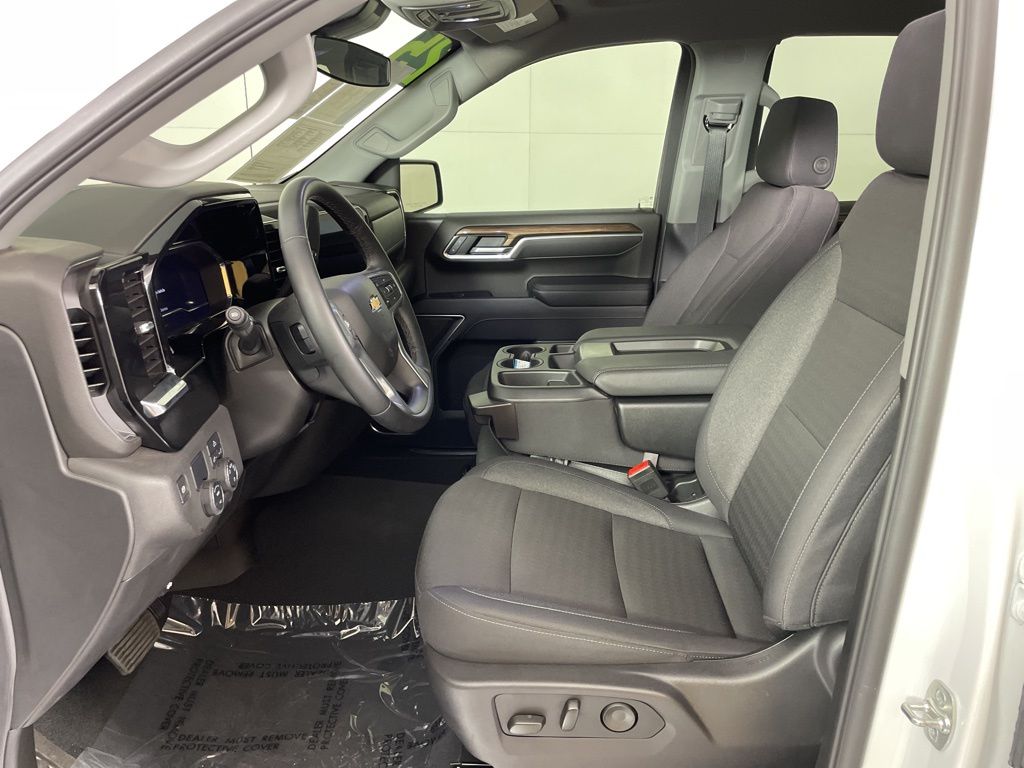 2025 Chevrolet Silverado 1500 LT photo 16