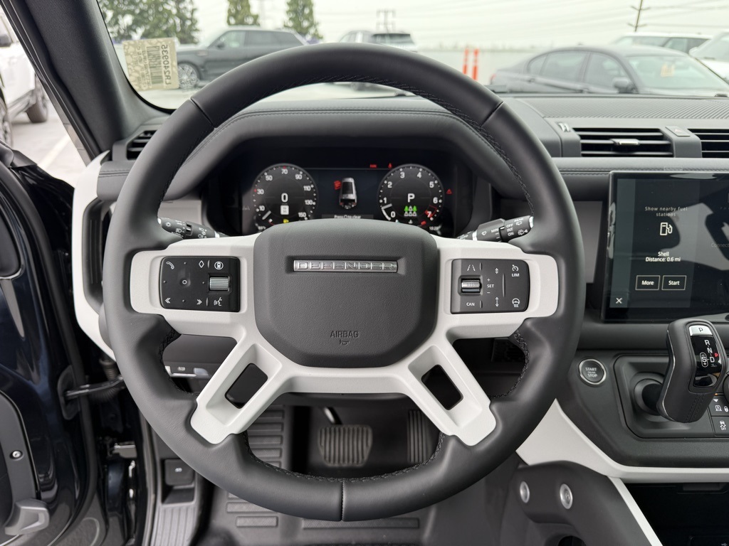 2025 Land Rover Defender 130 S photo 15