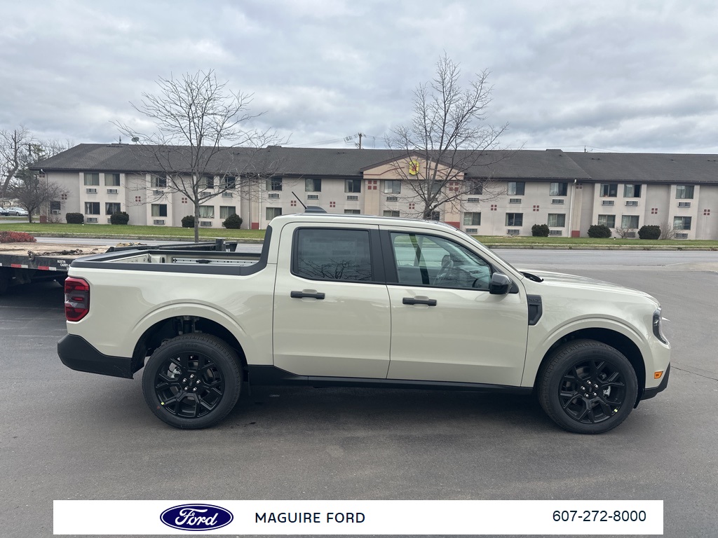 2025 Ford Maverick XLT photo 2