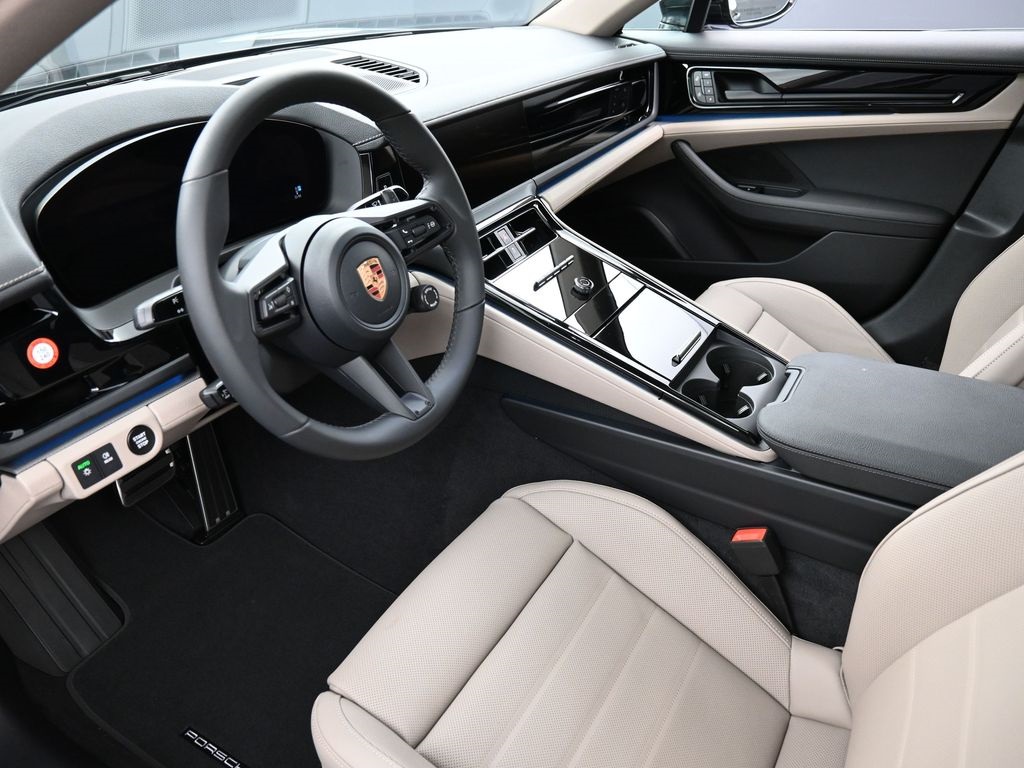 2026 Porsche Panamera 4 photo 3