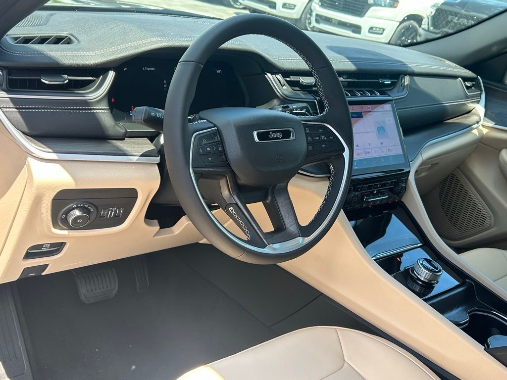 2025 Jeep Grand Cherokee Limited photo 30