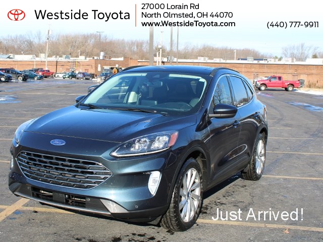 2022 Ford Escape Titanium's photo