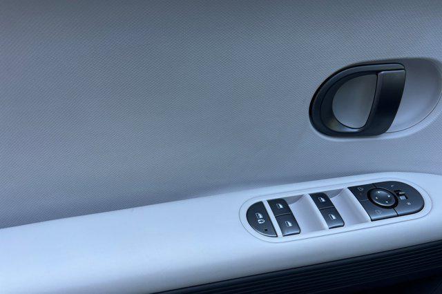 2025 Hyundai Ioniq 5 SE photo 8