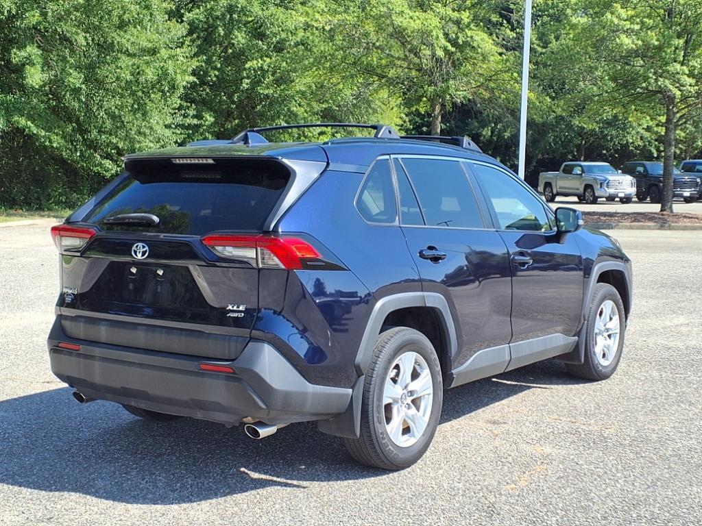2019 Toyota RAV4 XLE photo 5
