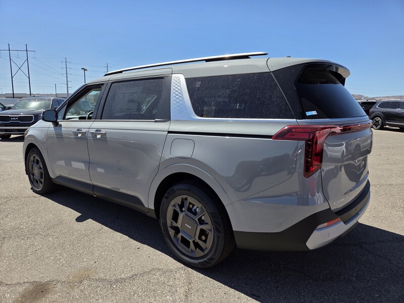 2026 Kia Carnival EX photo 4