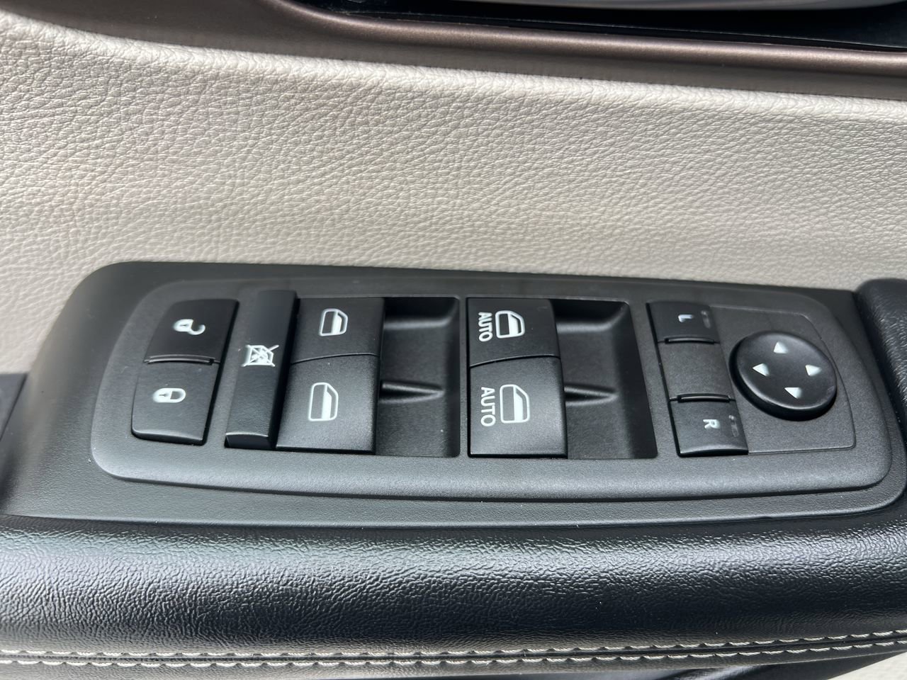 2022 Chrysler Voyager LX photo 18
