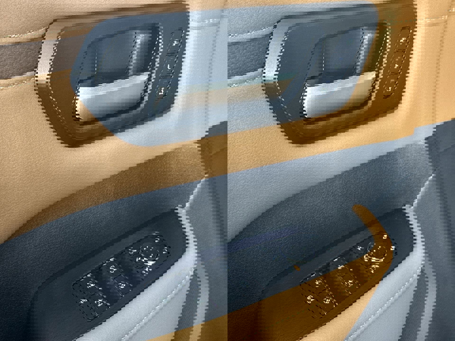 2025 Nissan Armada SL photo 13