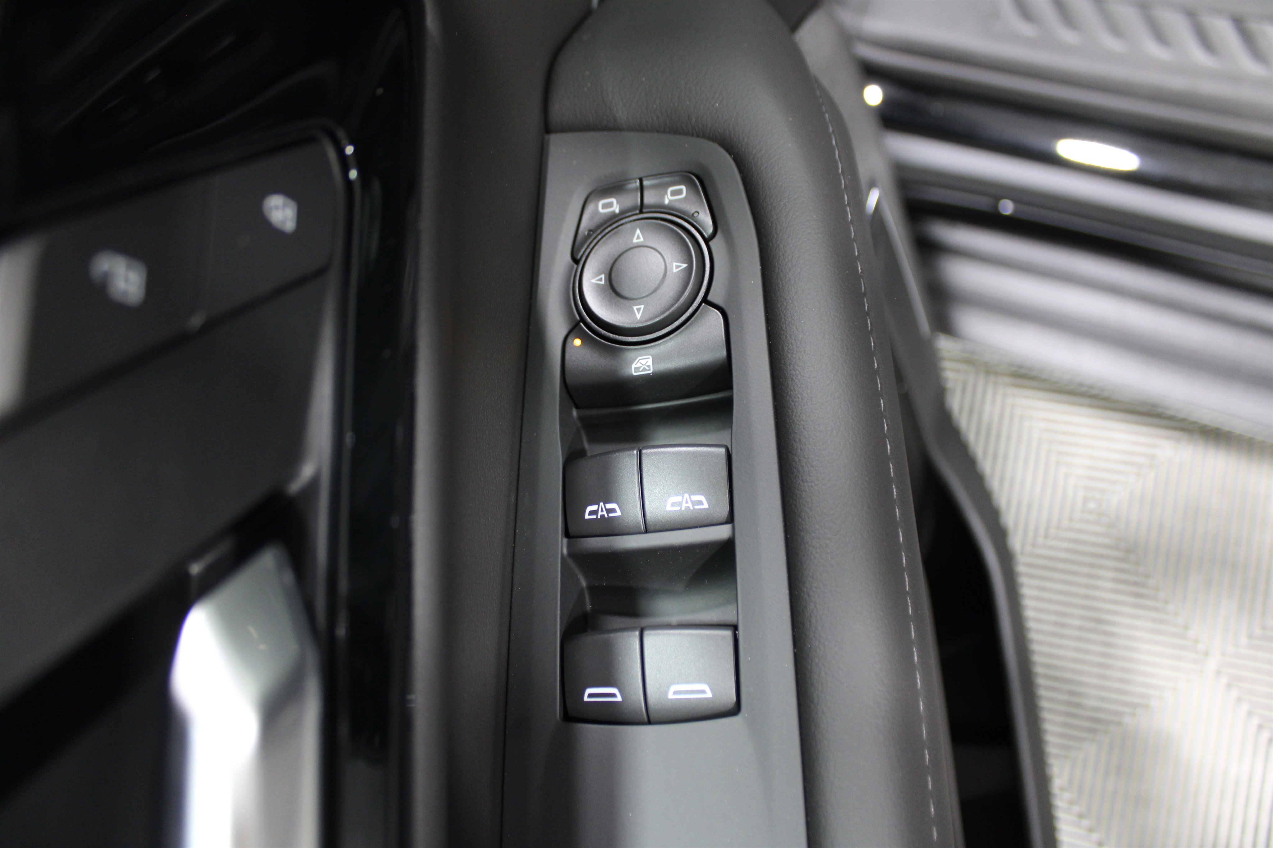 2025 Chevrolet Tahoe LS photo 4