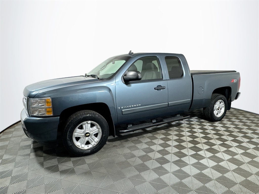 2007 Chevrolet Silverado 1500 LT photo 2