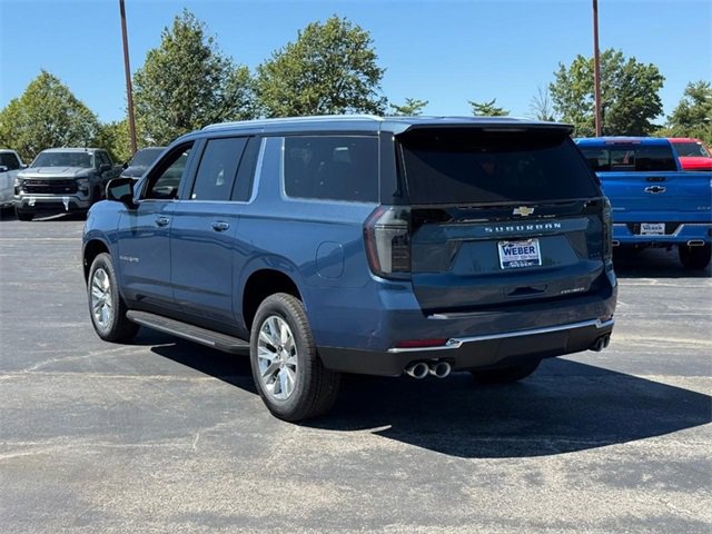 2025 Chevrolet Suburban Premier photo 3